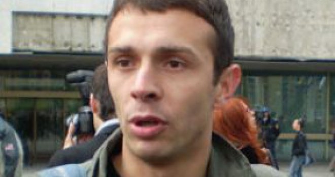  Alija Izetbegović je javno podržavao ljude koji su držali odrubljene glave Srbima