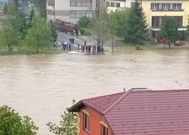Poplava u Zavidovićima - rijeka Bosna