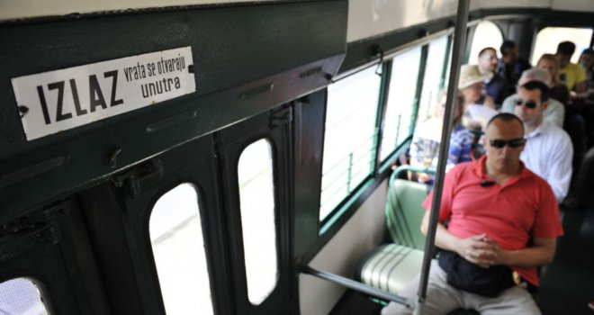 Učestali napadi na putnike: O nadzornim kamerama u tramvajima priča se od 2010.