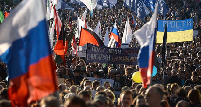 Hiljade demonstranata na ulicama Moskve u antiratnoj šetnji: 'Putine, prestani lagati'