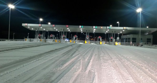 Snježne padavine blokirale BiH, još puteva zatvoreno za saobraćaj