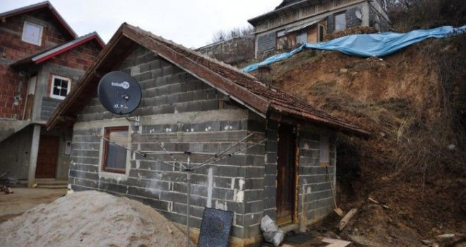 Osamnaest osoba evakuisano iz Semizovca, ugrožene četiri kuće