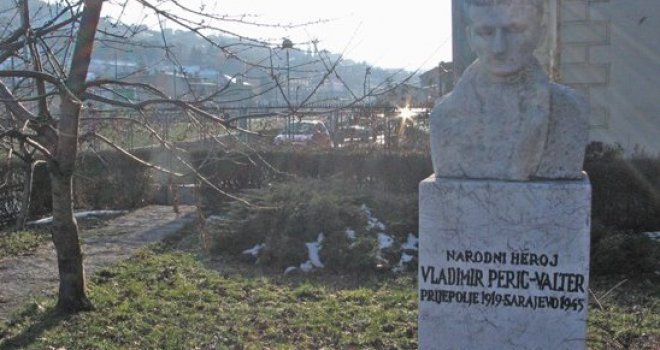Proljetno čišćenje: Studenti ALU priređuju performans ispred spomenika Vladimiru Periću Valteru