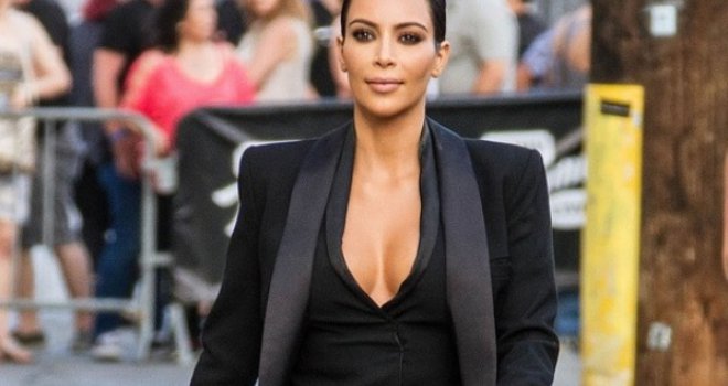 Novi modni zločin Kim Kardashian: 158 cm užasa....