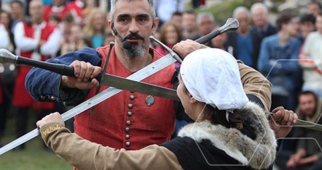 Povratak u Srednji vijek: Bosanski vitezovi osvanuli na Bregavi, podučavali mačevanje i pokazali sprave za mučenje