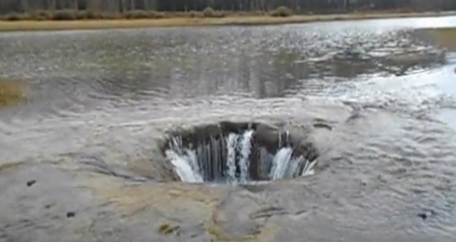 Mračna tajna izgubljenog jezera: Svake godine u isto vrijeme otvara se rupa koja usiše svu vodu...