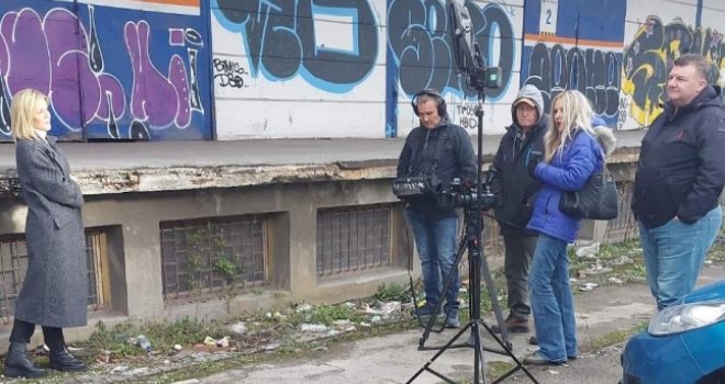 'Pucajte, ja i sada držim čas': Novi dokumentarac Arijane Saračević, obrazovanje tokom 1.425 dana opsade Sarajeva