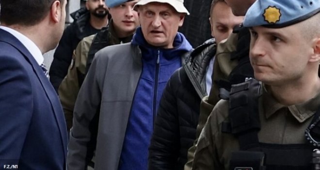 Okružen policijskim službenicima, prvi čovjek FUP-a Vahidin Munjić doveden na saslušanje u MUP KS