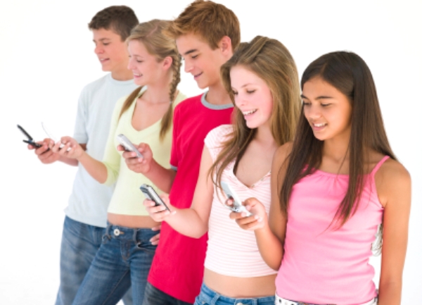 Tinejdžeri - mobilni telefoni