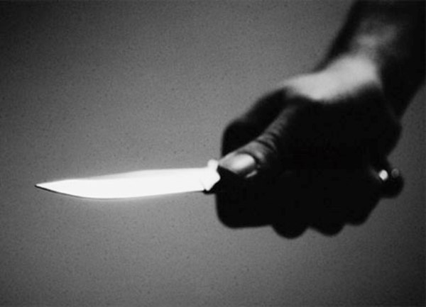 napad nožem