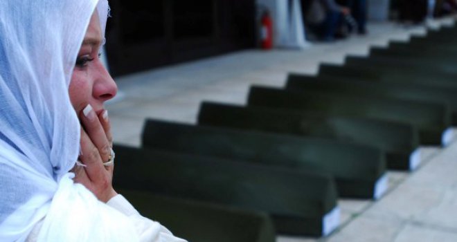 Pročitan iskaz preminulog svjedoka: U plastične vreće skupljao leševe iz škoe u Bratuncu