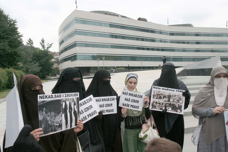 Protesti u Sarajevu - Nađa Dizdarević Protesti u Sarajevu - Nađa Dizdarević