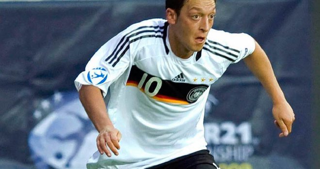 Mesut Ozil prozvan zbog ove fotografije iz Meke: 'On uopšte ne živi po šerijatu, samo širi političku agendu'