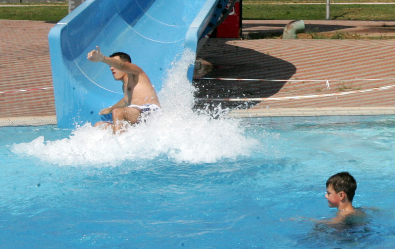 Bazen idealno mjesto za bijeg s užarenog asfalta/ Foto: DEPO Bazen idealno mjesto za bijeg s užarenog asfalta/ Foto: DEPO