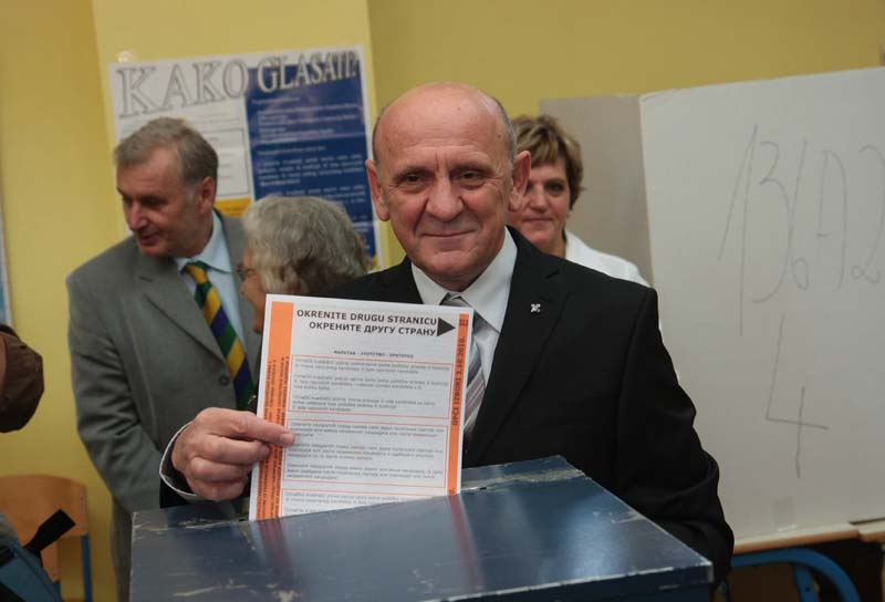 Sulejman Tihić iza&scaron;ao na izbore