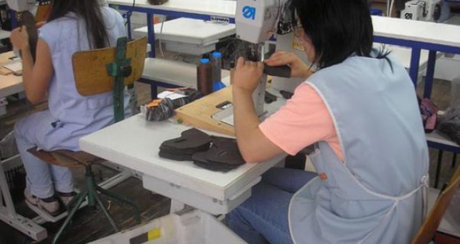 Pravi cipele koje ni u snu ne može kupiti: Suzana za 430 KM radi 45 sati sedmično, a kad zatraži bolovanje...