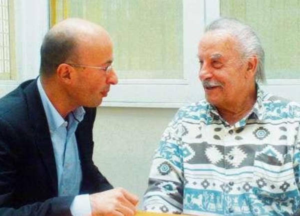 Josef Fritzl s novinarom Bilda u zatvorskoj ćeliji Josef Fritzl s novinarom Bilda u zatvorskoj ćeliji