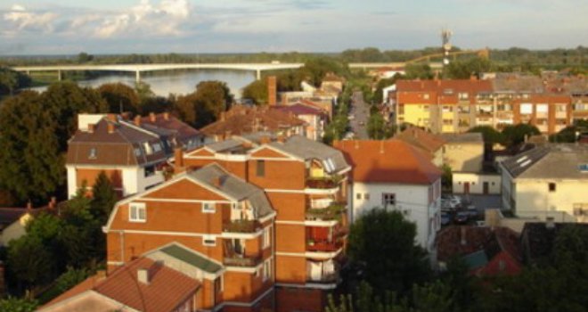 Krvava noć u Orašju: Trojica mladića izbodena ispred diskoteke