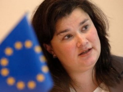  Emine Bozkurt