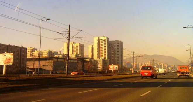 Sarajevo: Sudar tri vozila na Otoci, povrijeđena jedna osoba