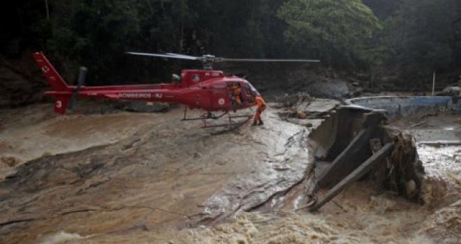 Kina: Zbog poplava i klizišta 95.000 ljudi evakuirano, 66 poginulo