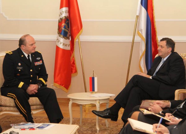 Milorad Dodik i &scaron;ef NATO-a za BiH Dejvid Enjart