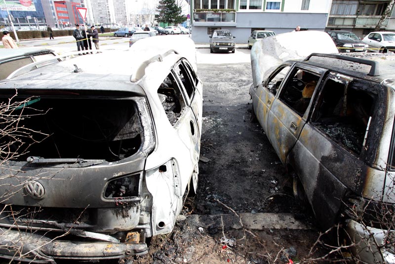 Vozila su zapaljena u ulici Brčanska do broja 14