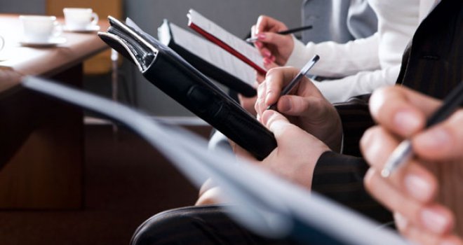 BH. novinari apeluju: Ne otpuštajte medijske radnike kao odgovor na krizu ... A nadležni neka pomognu novinarima!