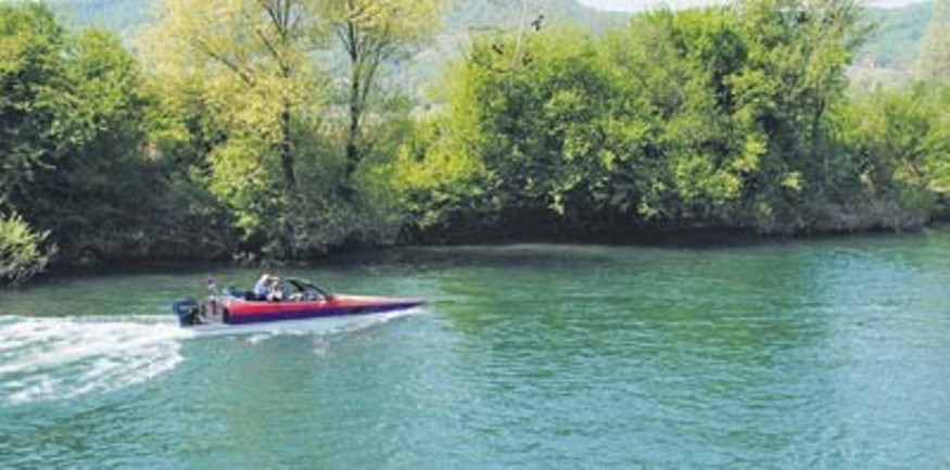 Prijedorčanin od kabrioleta napravio gliser/ Foto: Press Prijedorčanin od kabrioleta napravio gliser/ Foto: Press
