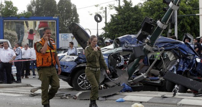 Dva napadača ubila troje ljudi u centru Tel Aviva