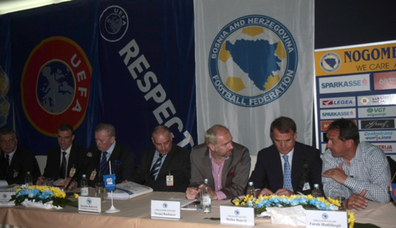 Delegati skupštine Nogometnog saveza BiH danas će se ponovo izjasniti o usvajanju novog Statuta Nogometnog saveza od čega ovisi sudbina bh. nogometa i ukidanje suspenzije FIFA-e i UEFA-e/ Foto: DEPO PORTAL Delegati skupštine Nogometnog saveza BiH danas će se ponovo izjasniti o usvajanju novog Statuta Nogometnog saveza od čega ovisi sudbina bh. nogometa i ukidanje suspenzije FIFA-e i UEFA-e/ Foto: DEPO PORTAL