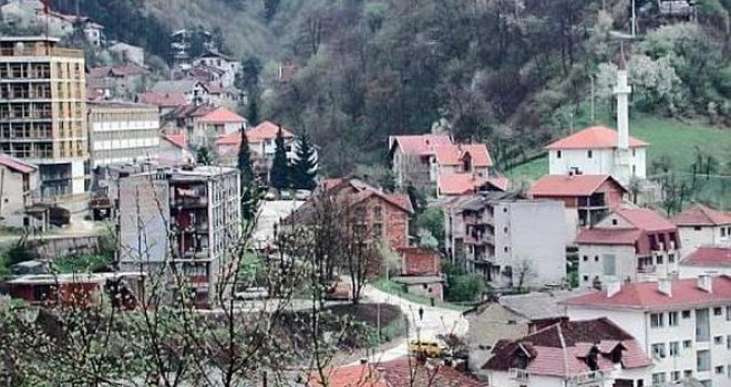 Strah i nemir ponovo u Srebrenici: Obijena džamija u Sućeski, provaljeno u školu i u nekoliko kuća