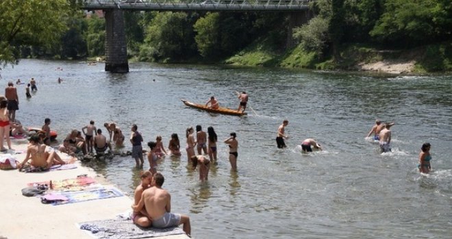Turistički vaučeri od 100 KM ponovo dostupni, ali samo u jednom dijelu BiH: Evo ko ima pravo na njih...