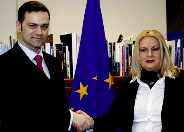 Edita Tahiri i Borko Stefanović; foto: Reuters Edita Tahiri i Borko Stefanović; foto: Reuters