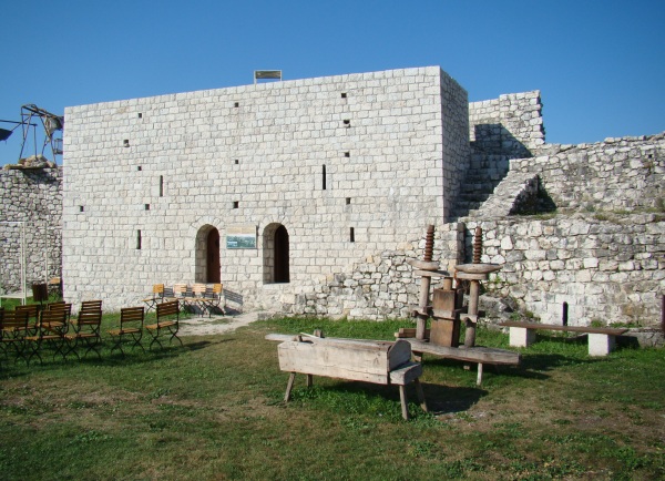 Stari grad Te&scaron;anj