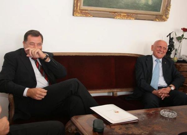 Milorad Dodik i Sulejman Tihić umiru od smijeha/Foto: Radiosarajevo.ba Milorad Dodik i Sulejman Tihić umiru od smijeha/Foto: Radiosarajevo.ba