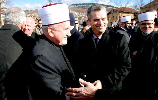 Fahrudin Radončić i Mustafa Cerić na ceremoniji polaganja kamena-temeljca za zgradu Rijaseta; foto: Reuters Fahrudin Radončić i Mustafa Cerić na ceremoniji polaganja kamena-temeljca za zgradu Rijaseta; foto: Reuters