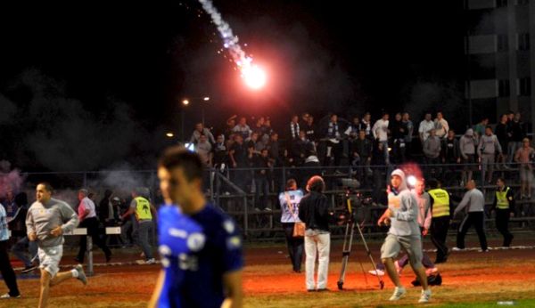 Neredi na utakmici Borac - Željezničar; foto: Nezavisne.com Neredi na utakmici Borac - Željezničar; foto: Nezavisne.com