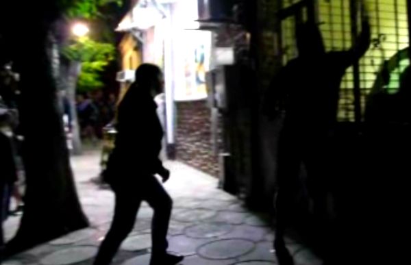 Policija u Varni uhapsila je nekoliko demonstranata; screenshot: YouTube Policija u Varni uhapsila je nekoliko demonstranata; screenshot: YouTube