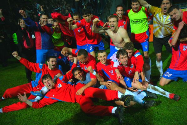 Igrači Borca s osvojenim peharom Kupa BiH pretprošle takmičarske sezone; foto; Oslobođenje Igrači Borca s osvojenim peharom Kupa BiH pretprošle takmičarske sezone; foto; Oslobođenje