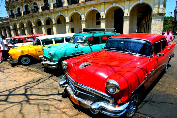 Sada Kubanci koji sele s otoka mogu prodati svoje automobile ili ih dati članovima obitelji što do sada nisu mogli; foto: Caradvice.com.au Sada Kubanci koji sele s otoka mogu prodati svoje automobile ili ih dati članovima obitelji što do sada nisu mogli; foto: Caradvice.com.au