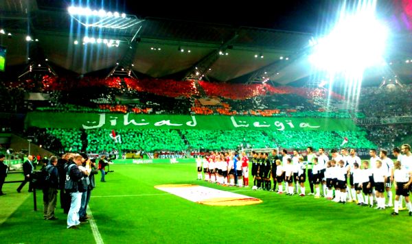 Antisemitski banner na utakmici Legije i Hapoela; foto: Legia.net Antisemitski banner na utakmici Legije i Hapoela; foto: Legia.net