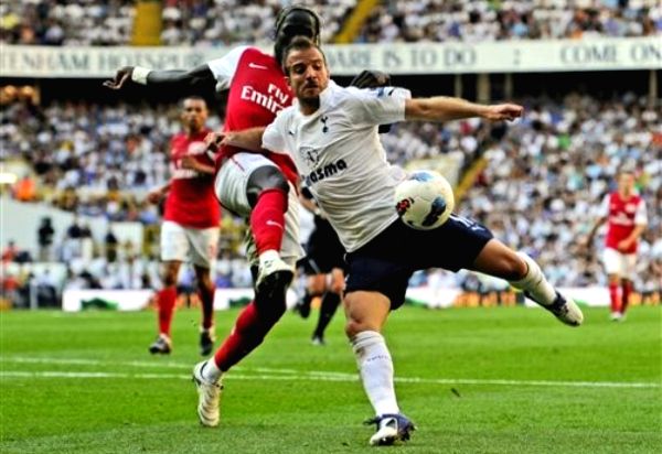 Rafael van der Vaart postiže prvi gol za Tottenham; foto: AP Rafael van der Vaart postiže prvi gol za Tottenham; foto: AP