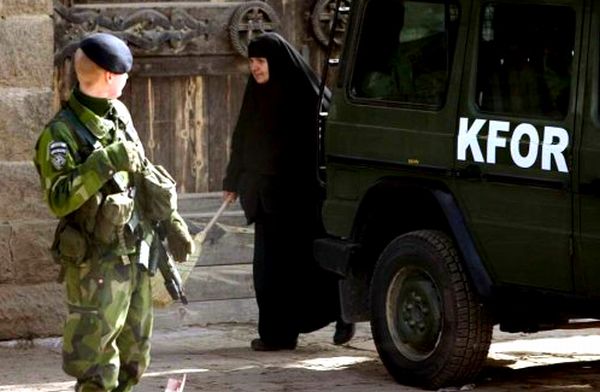 Skup je protekao bez incidenata, a obezbjeđivali su ga pripadnici kosovske policije; foto: EPA Skup je protekao bez incidenata, a obezbjeđivali su ga pripadnici kosovske policije; foto: EPA