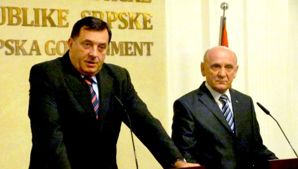 Tihić je danas u Banjaluci razgovarao i s liderom SNSD-a Miloradom Dodikom o formiranju državne izvršne vlasti, ali da još ništa nije dogovoreno, iako je razgovarano o mogućim rješenjima; foto: SRNA Tihić je danas u Banjaluci razgovarao i s liderom SNSD-a Miloradom Dodikom o formiranju državne izvršne vlasti, ali da još ništa nije dogovoreno, iako je razgovarano o mogućim rješenjima; foto: SRNA