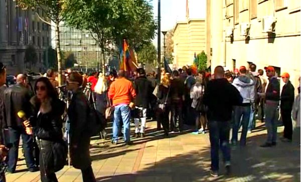 LGBT: Protest ispred zgrade Vlade Srbije; screenshot: Tanjug LGBT: Protest ispred zgrade Vlade Srbije; screenshot: Tanjug