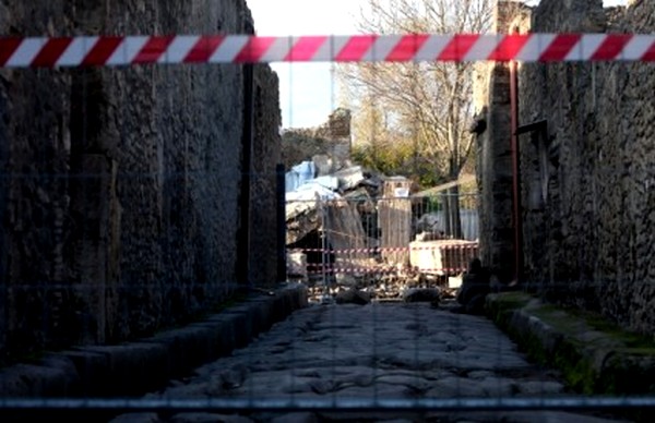 Uru&scaron;io antički zid u Pompeji; Foto