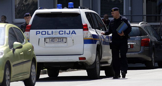 Policija pucala na krijumčara migranata, dvoje djece ranjeno! Vozač pobjegao u šumu...