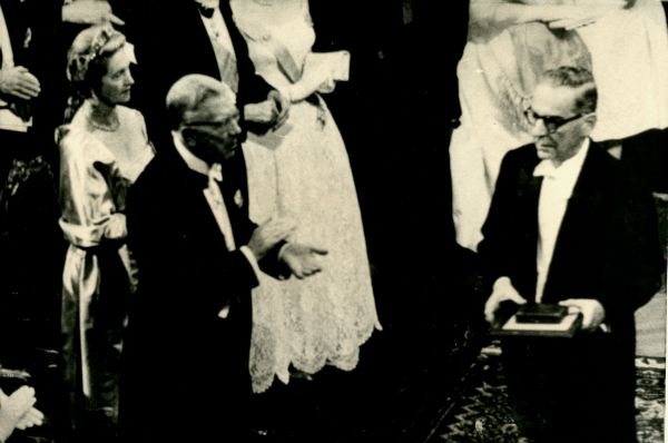 Ivo Andrić na ceremoniji uručenja Nobelove nagrade; foto: Reuters Ivo Andrić na ceremoniji uručenja Nobelove nagrade; foto: Reuters