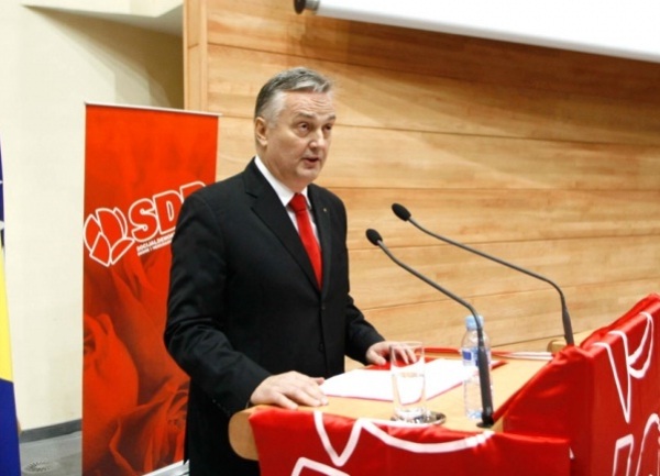 Zlatko Lagumdžija na drugom vanrednom kongresu SDP-a /Foto: Nezavisne novine